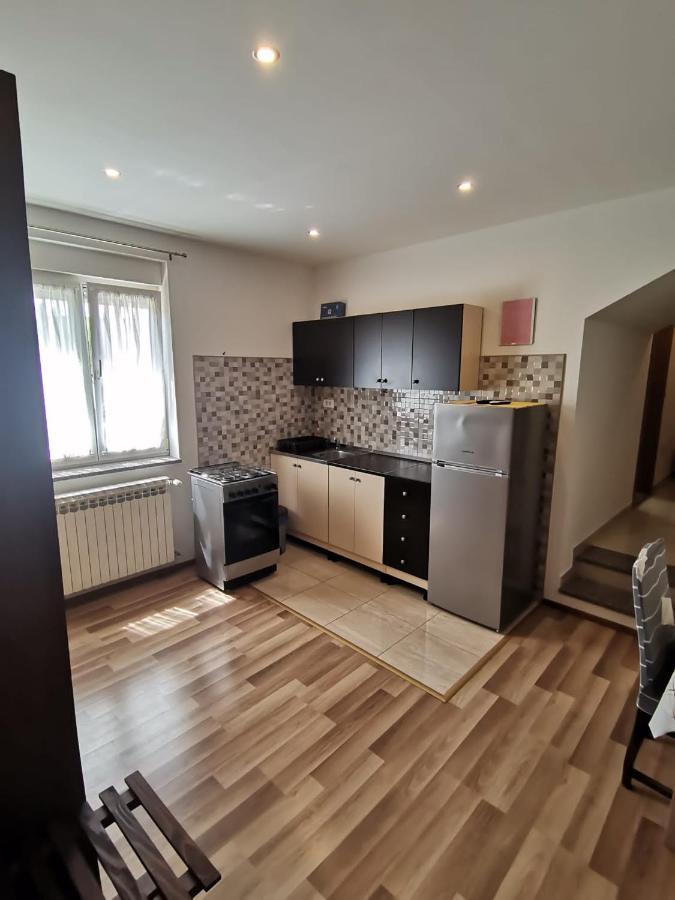 Trilj Apartman Jurika Exterior photo