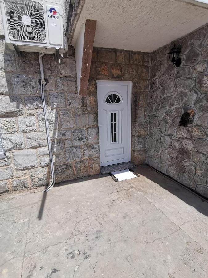 Trilj Apartman Jurika Exterior photo