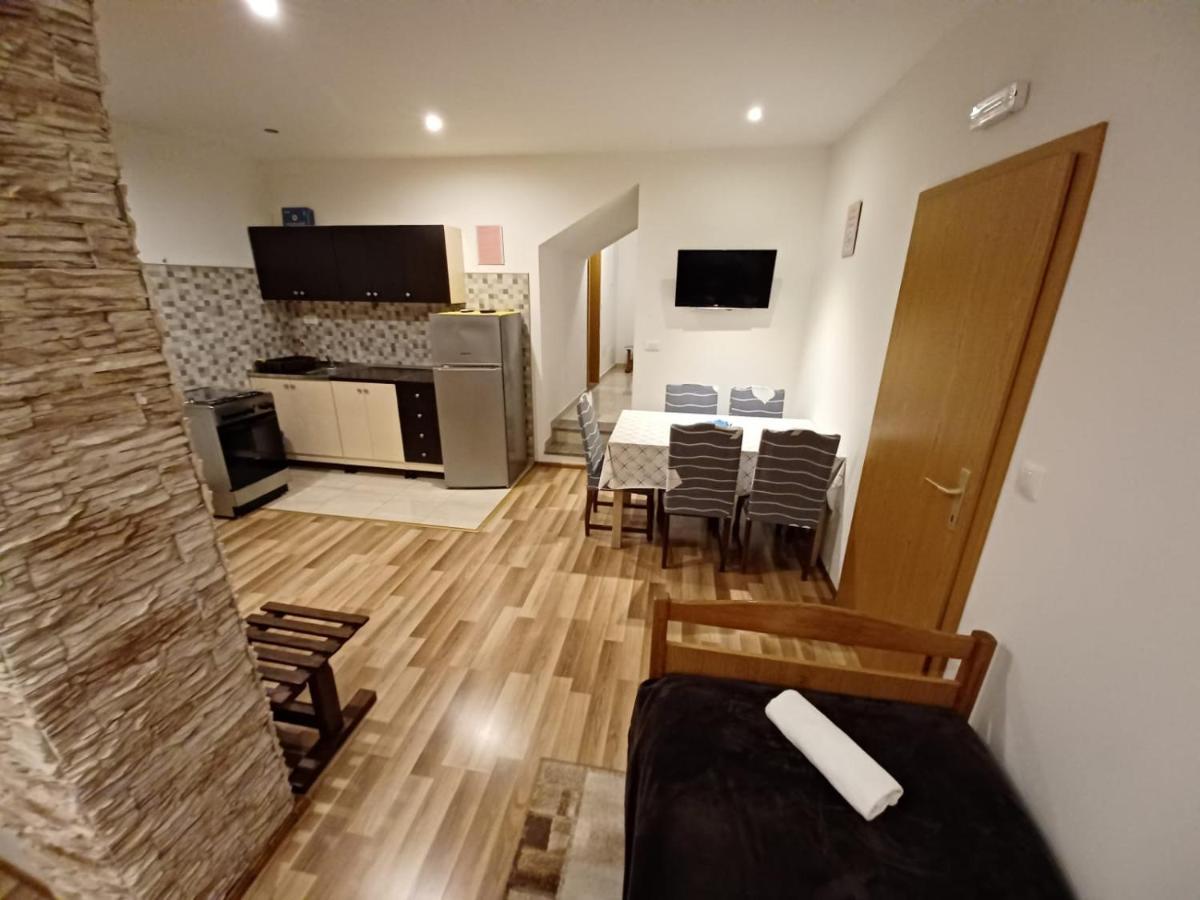 Trilj Apartman Jurika Exterior photo